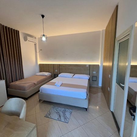 Greison Vacation House Vlorë Esterno foto