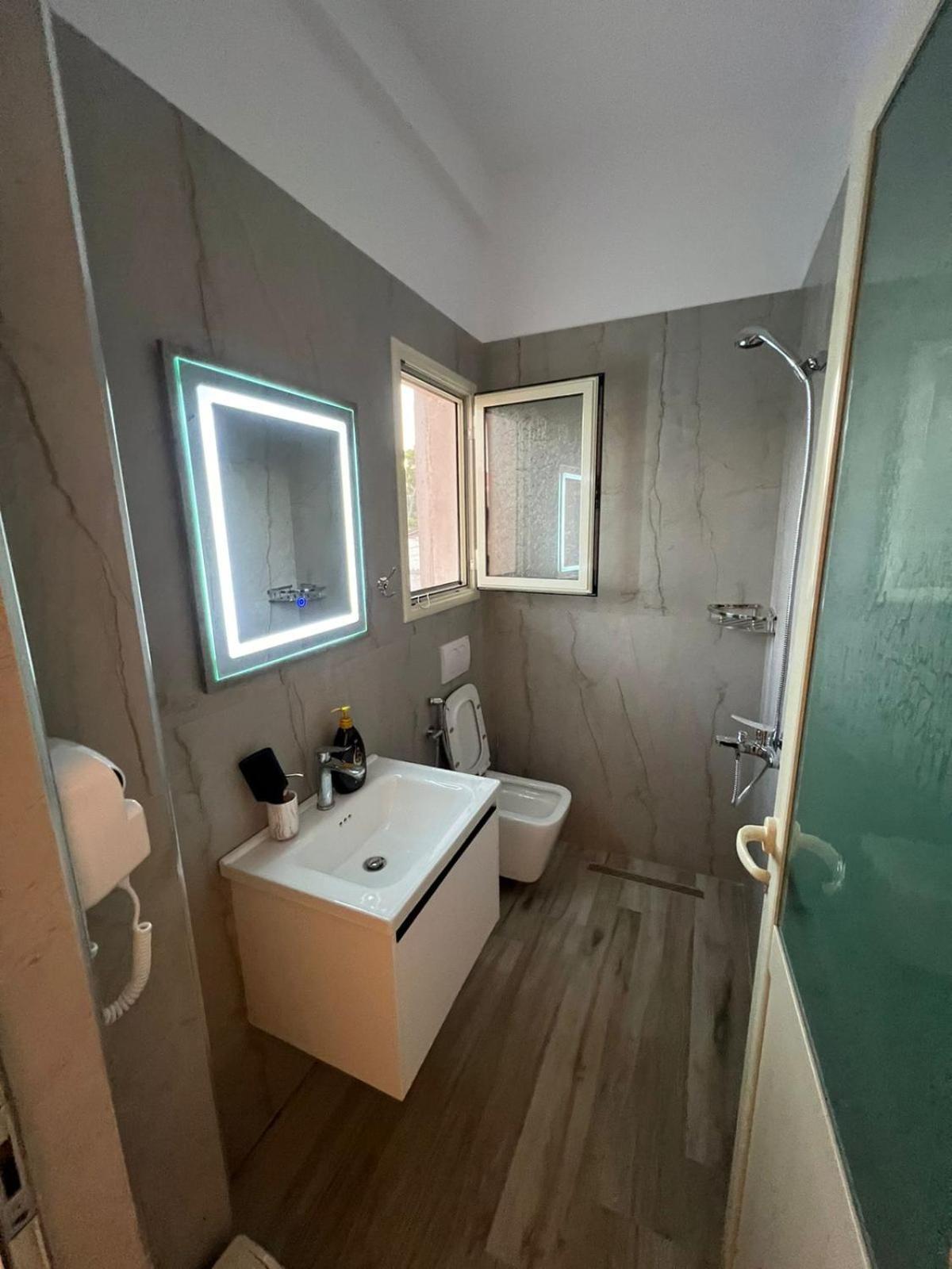 Greison Vacation House Vlorë Esterno foto